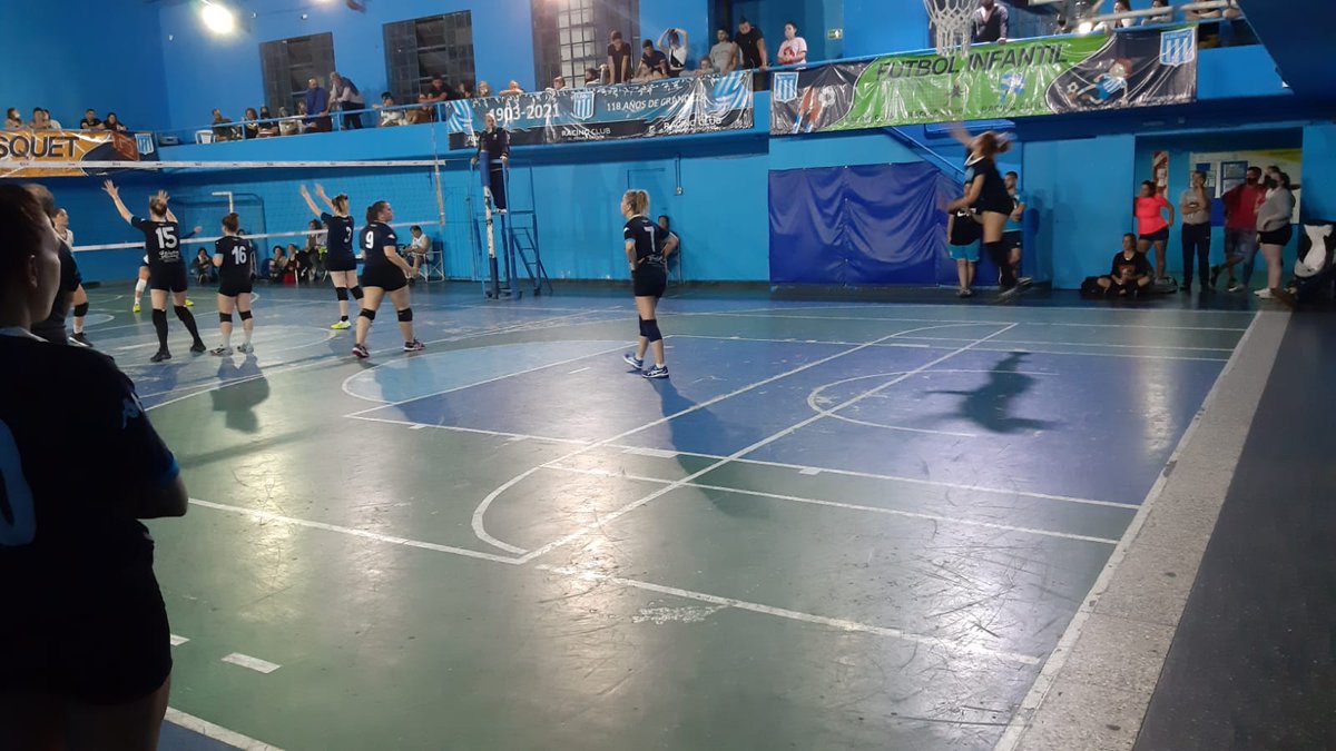 A la Final
Las Mayores Damas A derrotaron en la semi-final a GELP B por 3-0 y pasaron a la final por el primer ascenso a cuarta división <a href="/metrovoley/">FMV</a> 
Con una <a href="/RacingSede/">SEDE RACING CAPITAL</a> colmada de gente,las dirigidas por <a href="/fernandocasalok/">fernando casal</a> tuvieron que trabajar duro para llevarse la victoria🎓🏐💙
