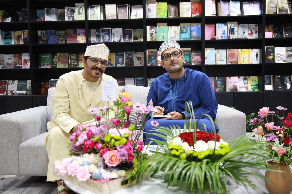AlHusain22's tweet photo. من محاسن التوقيع بالأمس للكاتب @MuawiyaAlrawahi هذه الجمعه الطيبة مع نخبة من مغردي عمان .

@amj000d @MoosaAlamir @MuktarOman @ishaq_aghbari @BusaidiNaser @adil_alkasbi @abdulmalik512 @AlSuLiMi91 

شكراً لك معاوية على إتاحة الفرصة للقاء هذه النخبة المميزة من الأصدقاء
#صباح_Iلخير https://t.co/cj5VcbBblf