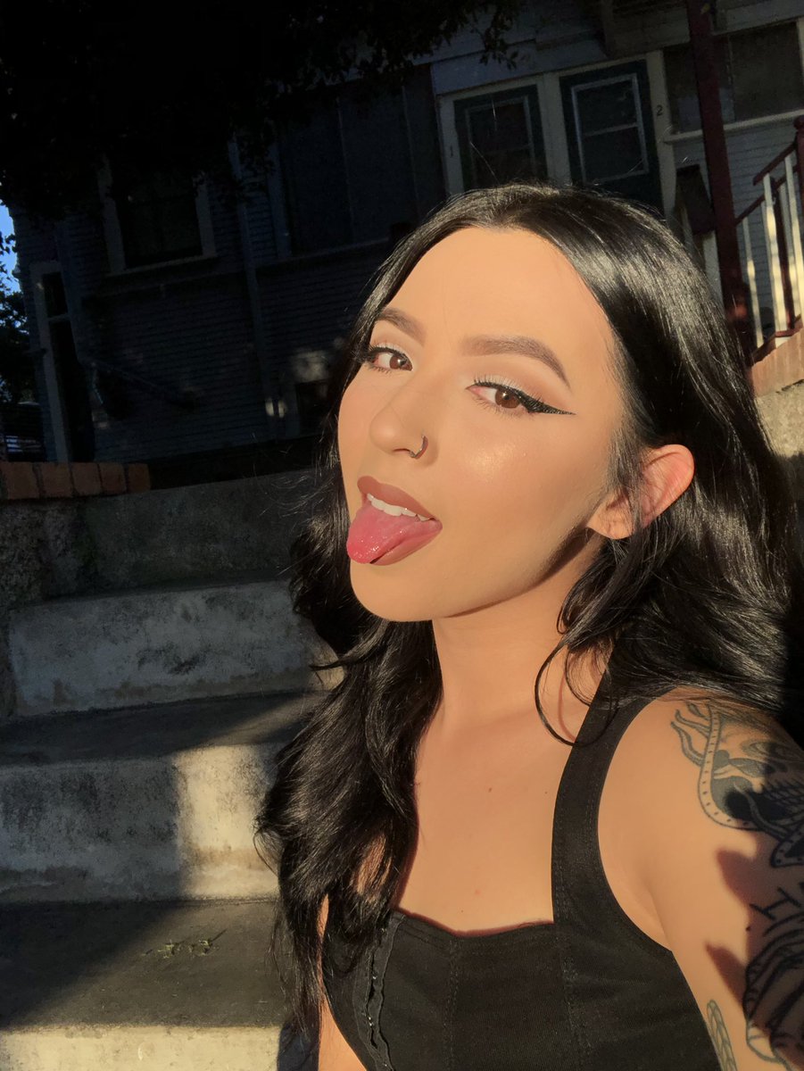 susbrina's tweet photo. Craving jet black hair again https://t.co/sT8HNJxOG1