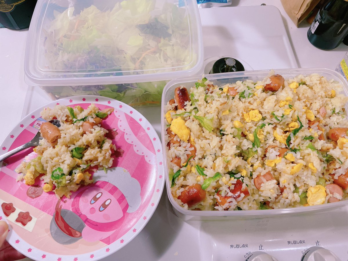 本日のみくぱりさまる飯⭕️
レタス炒飯
1000円
10人くらい

炒飯をこんなに作ったこと無かったのでチャラチャラのパーハンに出来ませんでしたすまぬ。パラパラにできなかったことを悔やみほんの気持ちとしてサラダを添えることによりオタクたちの健康を気遣う好感度上げも狙います。味は美味い