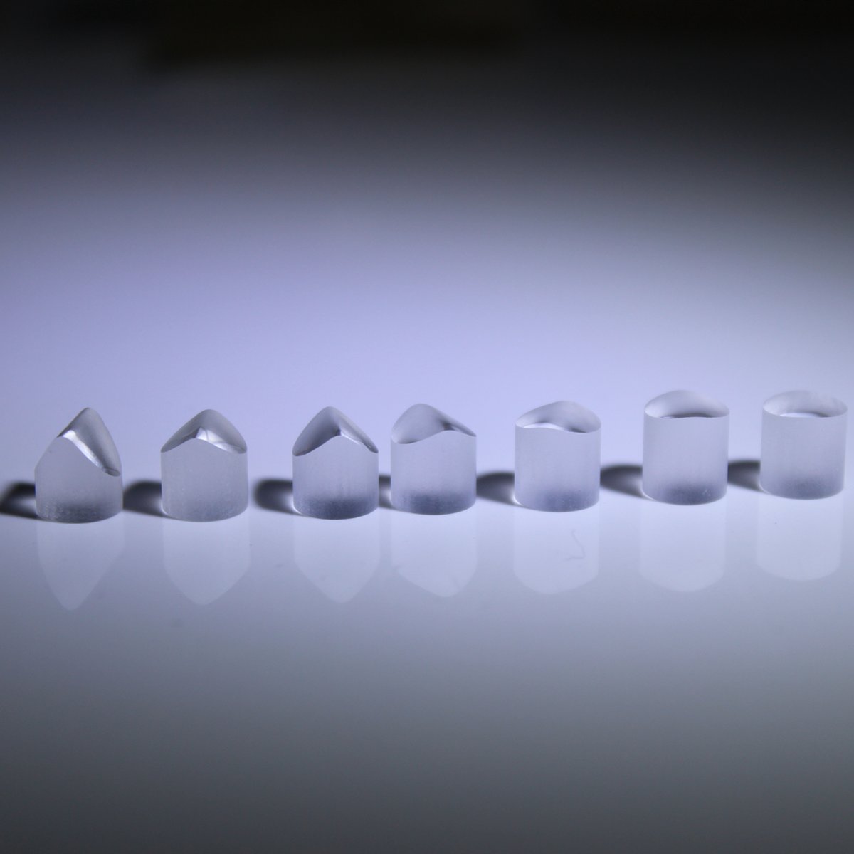 VY_Molloy's tweet image. Powell lens, with all kinds of fan angle.
#optics #laser #collimation  #k9