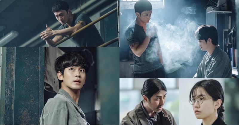 KoreaStarDaily's tweet photo. 新劇《 #某一天 》最新劇照:令人憐惜的小白兔「 #金秀賢 」對峙監獄老大「 #金成圭 」,場面一觸即發! https://t.co/HKrpO1wv1A https://t.co/hl2WiYLfCT