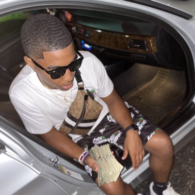 tolivedre's tweet photo. #NewProfilePic https://t.co/oLywrqreSm