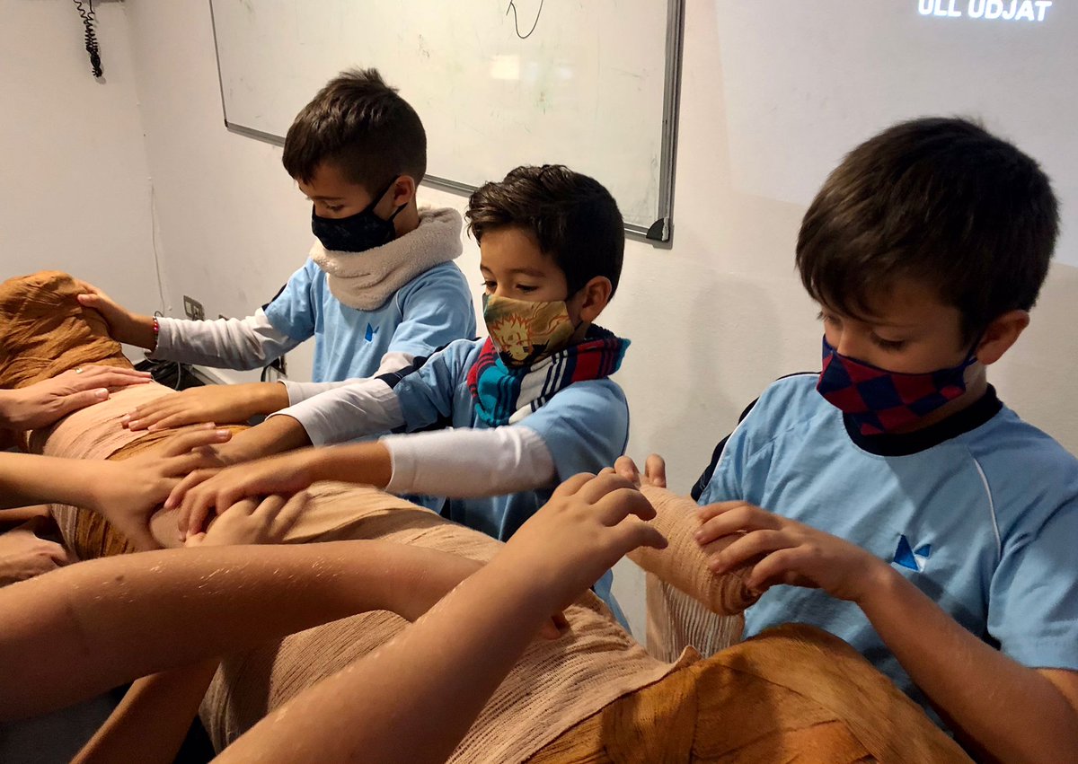 LaMirandaSchool's tweet photo. Nuestros estudiantes de primaria ya están en el @Museu_Egipci de Barcelona descubriendo los misterios de los antiguos egipcios y  conociendo de cerca sus tradiciones. https://t.co/5wjInjrB76
