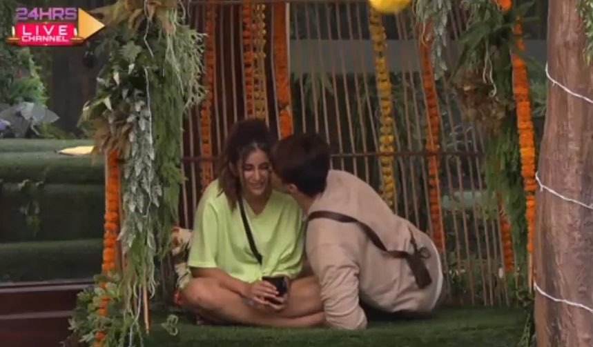 VootSelect's tweet photo. Love is in the air! @RealIeshaan and #MeishaIyer are being all cute today. 🥰

Drop a ❤️ for them and Keep streaming #BiggBoss24HrLive on #VootSelect
https://t.co/7nSfq8scJ7
#BiggBossOnVoot  #VootSelect  #BiggBoss15Live #BiggBoss15LiveOnVoot https://t.co/5bLaLC98ag