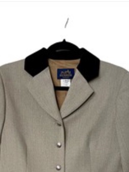 #HERMES #Authentic #Classic #Ladies #Velvet Collar Jacket Single Breasted.Fully lined. #HERMES Button closure in front. Two Hermes Button details on back and sleeves. Front pockets. One inner pocket. This is a #FRENCH #Hermès #hermesjacket #france #paris  vinted.it/member/6867986…