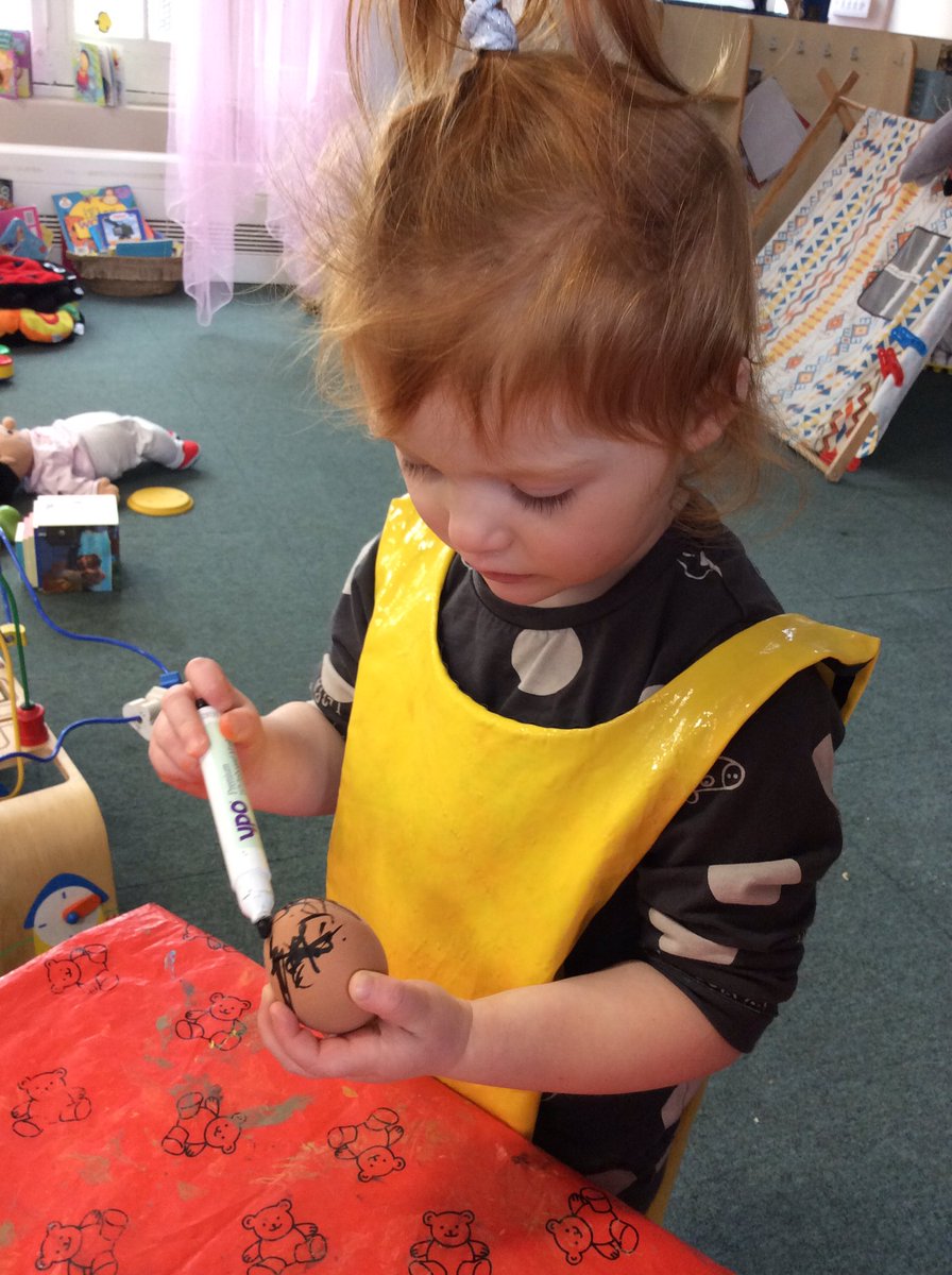 TH_Nursery1's tweet photo. Halloween activities today, creating spooky faces on our eggs! Developing our hand eye co-ordination and fine motor skills. #THLearnEY 👻 🥚 https://t.co/eKogMNz3GI
