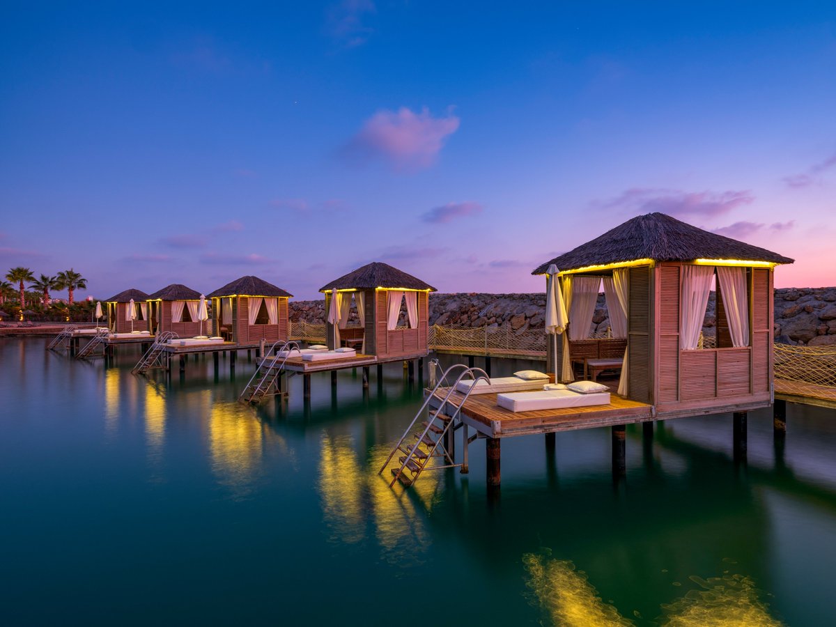 Located in a special place on the beach, our pavilions are waiting for you to enjoy the sea with a greater pleasure.

Plajda özel bir yerde konumlanan pavilionlarımız, denizin tadını daha büyük bir keyifle çıkarmanız için sizleri bekliyor.