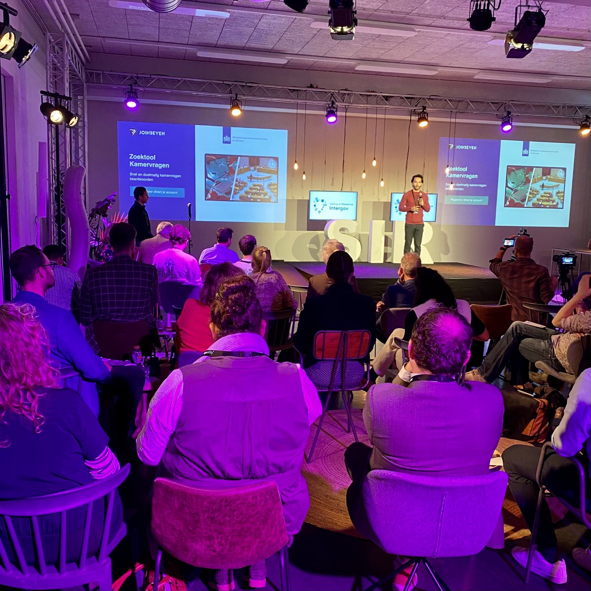 SiRintergov's tweet photo. JoinSeven helpt @MinisterieEZK bij het slim doorzoeken van #kamervragen tijdens #impactfest @impactcity #sirintergov https://t.co/h809iB11jh
