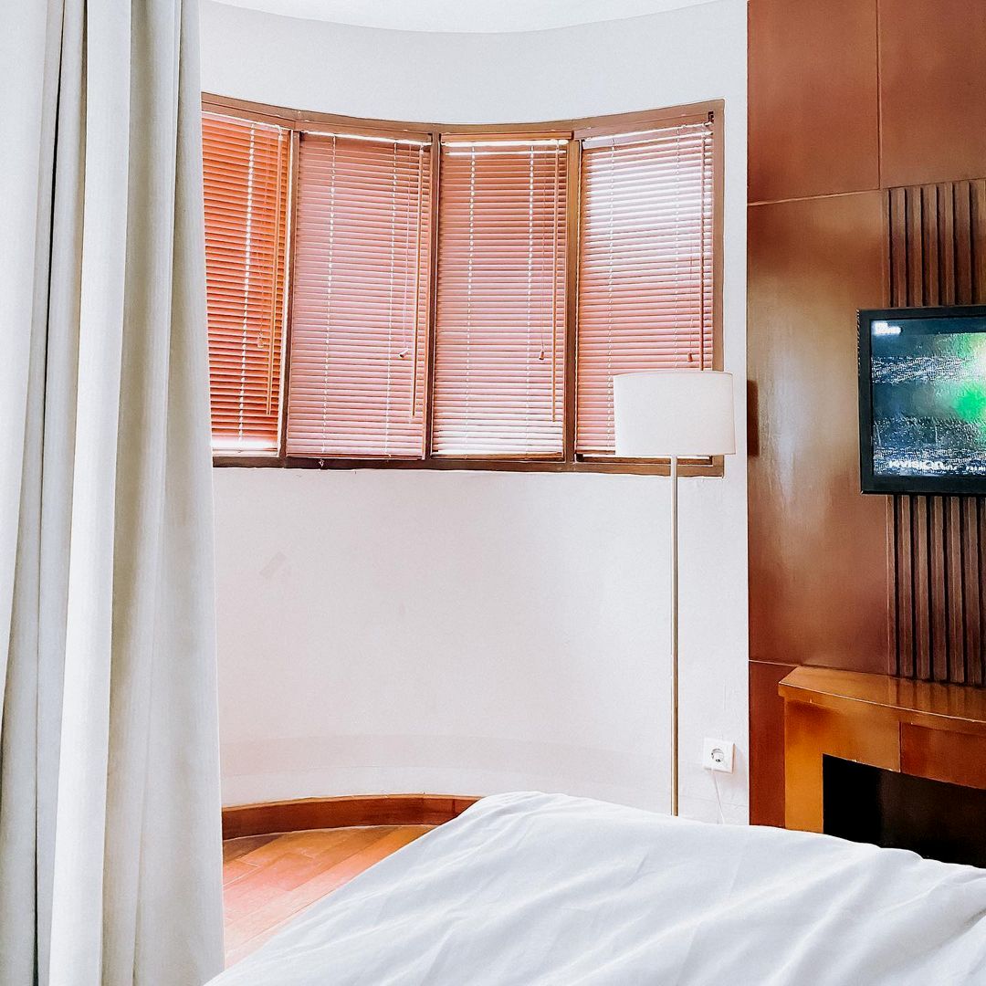 HouseIndonesia's tweet photo. "Rainy days should be spent at a place that feels like home."

Photo credit @galeriferdy

#tbt #staycation #relaxing #metime #qualitytime #rainydays #weekendvibe #hotelbandung #hoteldago #hotelindonesia #housesangkuriang #explorebandung https://t.co/XJIrPvtEp0