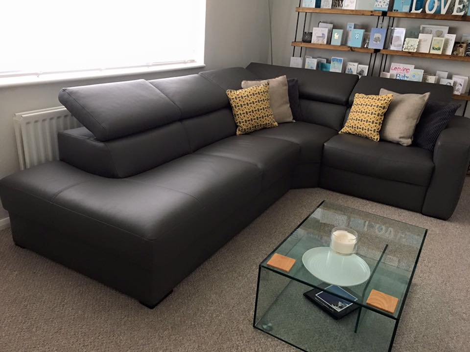 PriestFurniture's tweet image. Our custom-made luxury @ROMsofas #sofas &amp;amp; #chairs in quality leather &amp;amp; ergonomic fabric. Choose from classic &amp;amp; contemporary designs, corner groups &amp;amp; speciality chairs. Our technology will design the ideal sofa set up for your home. Find out more ow.ly/fe7f50GEunE
#sofastore