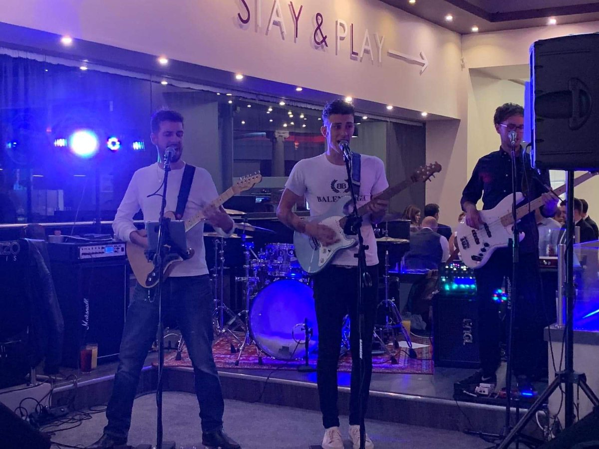 PavilionClacton's tweet photo. Get your groove on at Armstrong's Bar &amp; Restaurant! We regularly have live music or entertainment during the evenings over the weekend, so get booking your table now on 01255 688819.

#clacton #clactononsea #diningout #livemusic #liveentertainment #dineout #restaurant https://t.co/zGF7Vwbui6