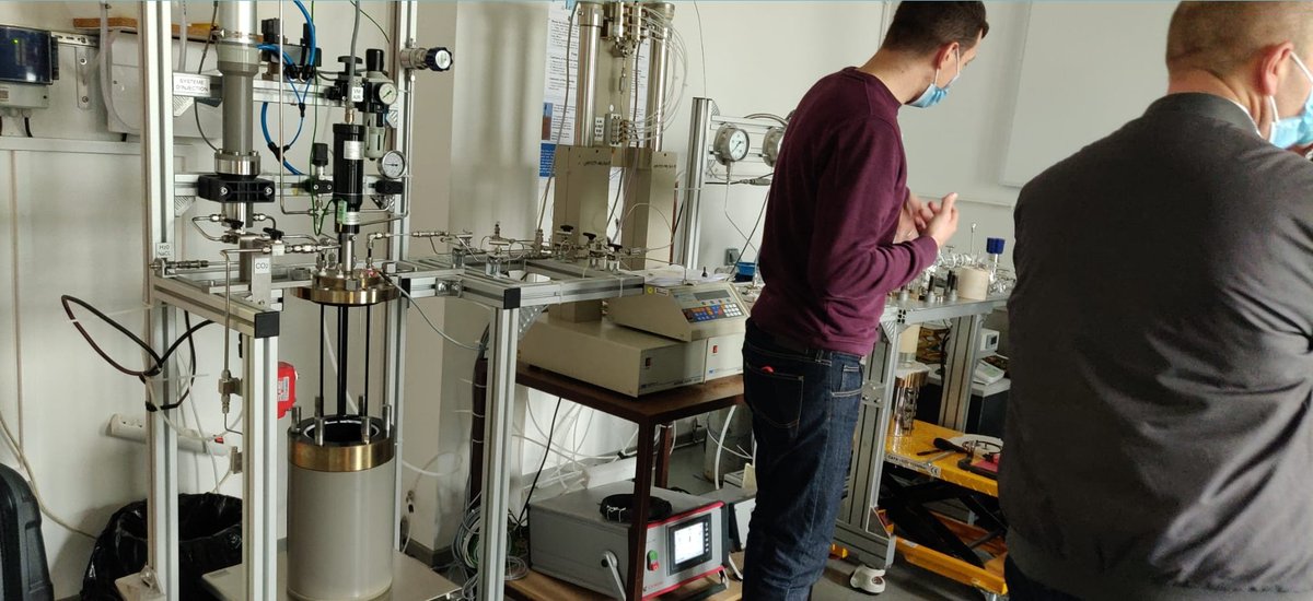 UdppcL's tweet photo. Visite du laboratoire d'expérimentation hydrothermale pour #PlaceauxScienCes. Merci à @GeoRessources pour toutes ces découvertes ! https://t.co/Pn5WyAqk8X