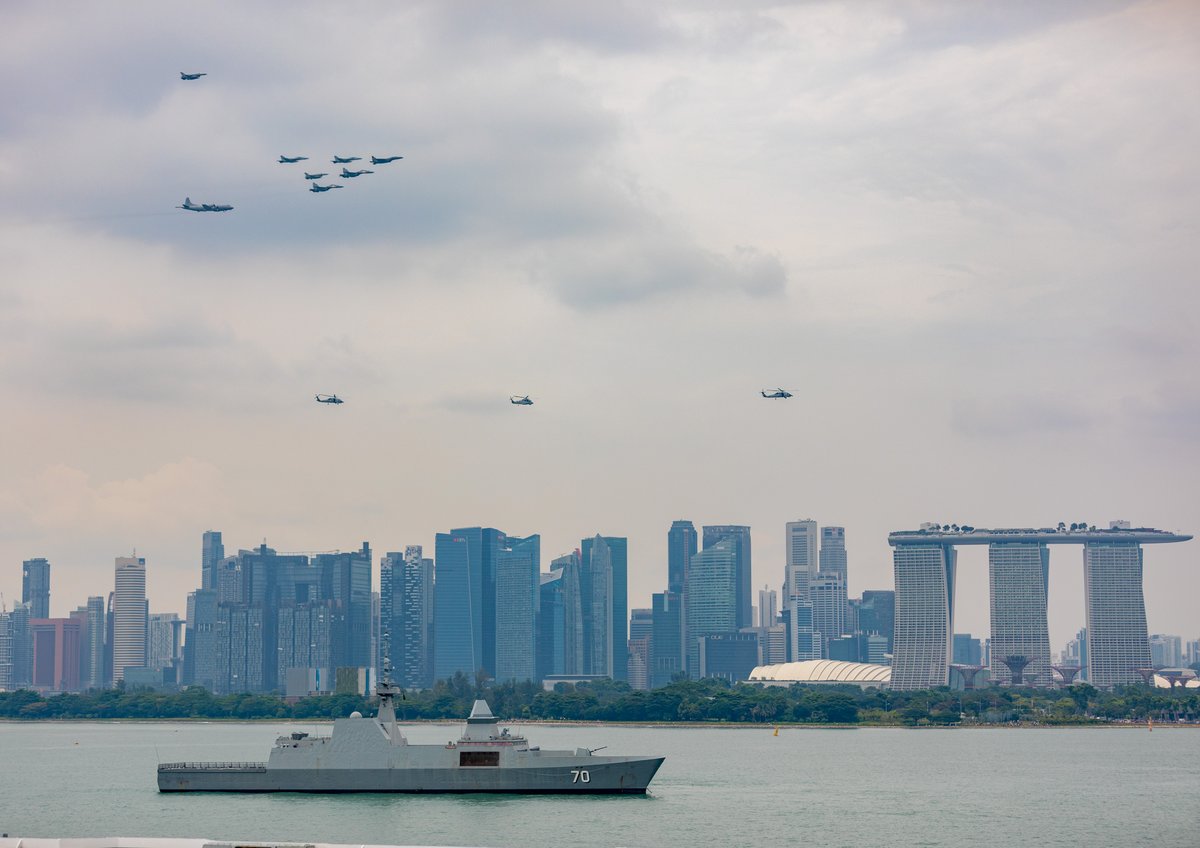DefenceAust's tweet photo. In October, Australia joined Five Power Defence Arrangements (FPDA) nations, Malaysia, Singapore, the United Kingdom and New Zealand for Exercise #BersamaGold21. πͺ #FPDA50 celebrated their Golden Jubilee with a military flypast at the end of the exercise in Singapore.
#YourADF https://t.co/NlF0U4dHew
