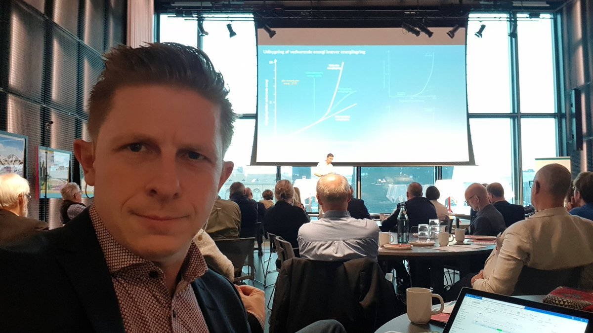 BrianVad's tweet photo. Tillykke Dansk Center for Energilagring #DaCES på årsdagen. Og tak til @Industriensfond. Danmark har ekstremt meget viden om lagring. I batterier power2X & termisk.
Myte: vi mangler lagringsteknologi!
Fakta: lagring kan gøres mere effektiv!
Viden om systemintegration afgørende. https://t.co/k0kMBNoRqW