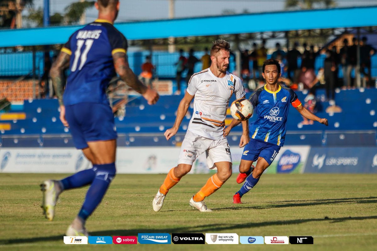 Angkor_Tiger_FC's tweet photo. 昨日は応援ありがとうございました⚽️

【JCファイナンスマッチデー】

前半1-1で折り返したのですが、後半に追加点を許し1-2で負けてしまいました。

しかし、2021シーズン初の観客動員可能な試合ということで多くの方に喜んで頂けることができました🏟

今シーズンのリーグ戦は残り2試合です💪💪 https://t.co/fzPZFMONF9