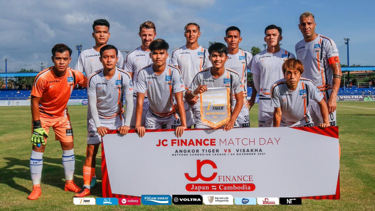 Angkor_Tiger_FC's tweet photo. 昨日は応援ありがとうございました⚽️

【JCファイナンスマッチデー】

前半1-1で折り返したのですが、後半に追加点を許し1-2で負けてしまいました。

しかし、2021シーズン初の観客動員可能な試合ということで多くの方に喜んで頂けることができました🏟

今シーズンのリーグ戦は残り2試合です💪💪 https://t.co/fzPZFMONF9