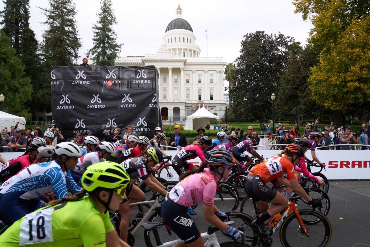 Three national champions

🥇 #OliviaRay 🇳🇿
🥈 @Kendall_Ryan92 🇺🇸
🥉 <a href="/AmyPieters/">Amy Pieters</a> 🇳🇱

last weekend at the women's <a href="/in2thelionsden/">IntotheLionsDen</a> final podium 

procyclinginfo.info/?p=550