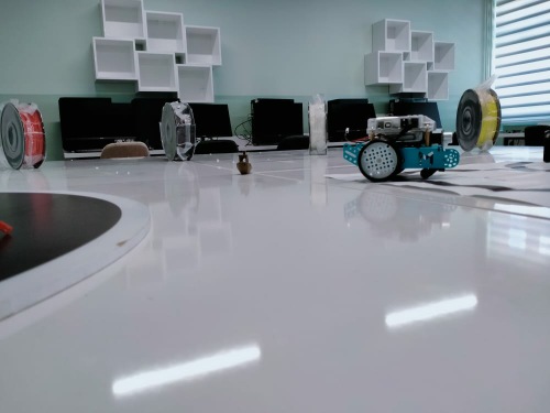kilicarslanimkb's tweet photo. K-TEK Döner Sermaye İşletmesi tarafından kurulmuştur.

Modern tasarımı ve üstün teknolojik donanım ve alt yapısı ile göz dolduran Bilişim ve Robotik Laboratuvari öğrenci ve velilerimizin ilgi odağı olmuştur.
@MeslegimHayatim
#ktek #robotik #bilisim  #mesleğimhayatım #mesleklisesi https://t.co/IEbqxhjt2I