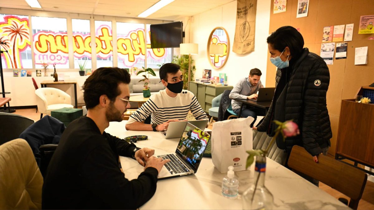 Ce matin à Lyon pour échanger avec ceux qui font du plan #1jeune1mentor un succès. 
👏 merci à l’association Article 1 qui participe à la mise en œuvre du dispositif. 
🎯200 000 jeunes mentorés d’ici fin 2022 🇫🇷 !