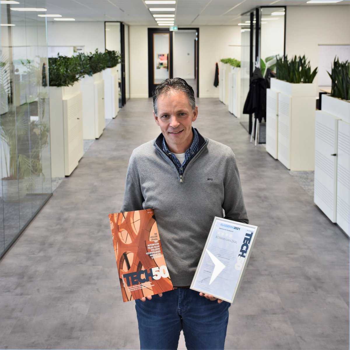 CreaTechInt's tweet photo. Crea-Tech is included in the list of 50 most promising companies in #horticultural tech! We have received 4 stars from @Hillenraad in the domain #SmartLogistics &amp; with sister company @CreaTechInt in the domain #GreenhouseTechnology. We congratulate our colleagues! https://t.co/RfoOqsiEuH