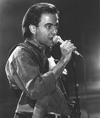 VLafora's tweet photo. @RadioConBotas @la2_tve Igual cantaba un fado,una ranchera, una balada country, un blues, un tema folk, un Rock and Roll. Todo se lo llevaba a su terreno. Gran compositor, una voz que te atraviesa el corazón. Un adelantado a su tiempo @los_secretos  #LosProblemas. El homenaje de #RafaHigueras es brutal https://t.co/8b8AY6QDFY