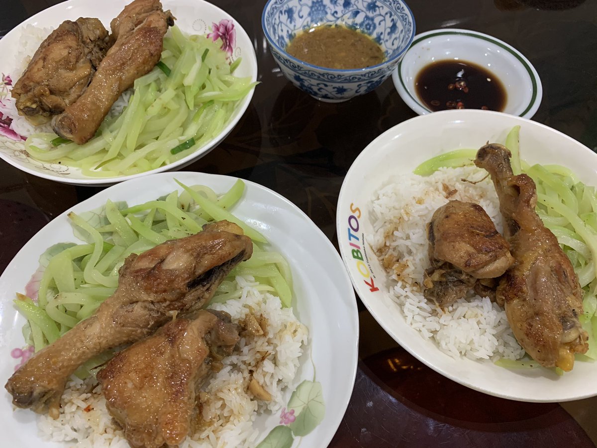 Giãn cách lâu quá ông bà ngoại Bơ thèm cơm tiệm. 
Ai ăn cơm bình dân khôngggggg