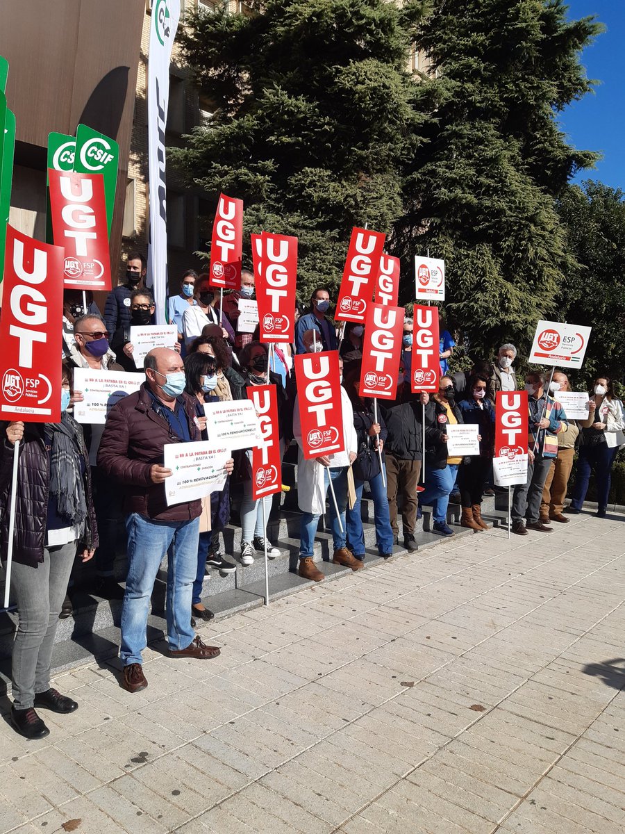 FeSPUGTJAEN's tweet photo. @ugtserviciospublicos Jaén Sanidad, concentración en el Hospital de Linares,  no a la patada en el culo a los 8.000 compañero/as despedidos/as,  100% Contratación Ya https://t.co/bEdQnOs1mQ