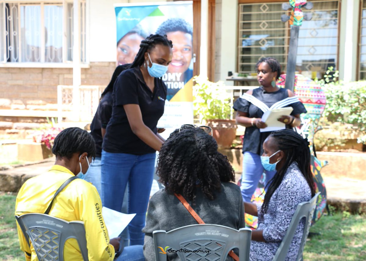 Centonomy's tweet photo. It is our constant desire to always impact and educate young people on money matters. We are delighted to have interacted and engaged with the young women at @GhettoClassicsK last Friday where we empowered them on financial literacy.

#CentonomyCampusEdition #YouthEmpowerment https://t.co/G6DWVK1Xve
