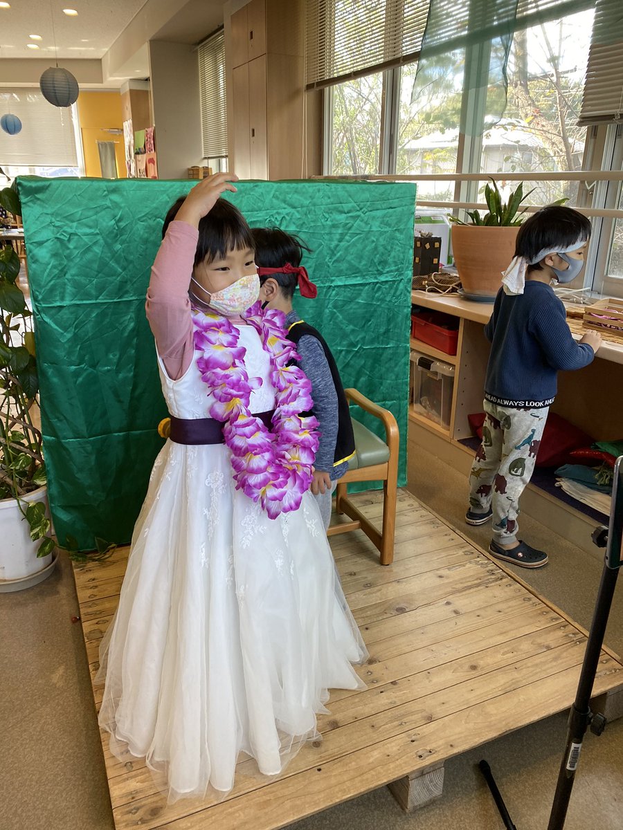 NIS_ELC's tweet photo. ELC children are using photography as a way to express themselves and explore. It is allowing the children to reflect on what they find interesting. - Is it a pirate with a looking glass or may be a lady with a cane? #NISinquire #photography #formofexpression #playbased https://t.co/GvgfnkekQa