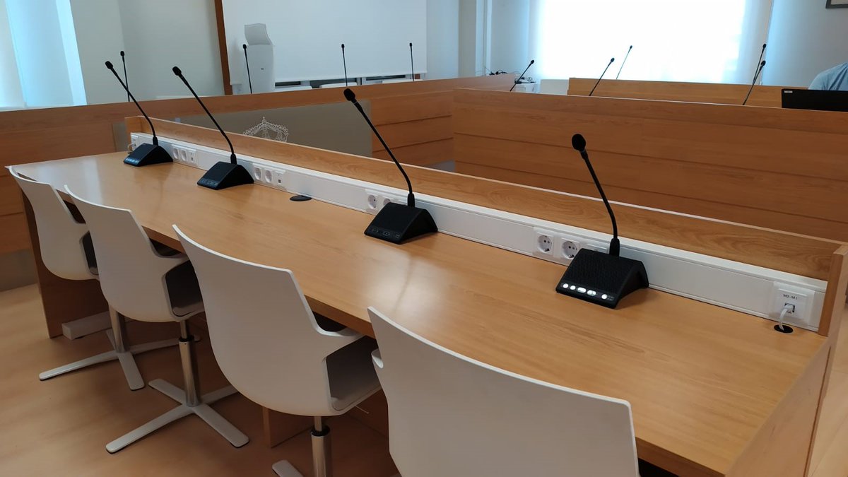 instalia_eu's tweet photo. https://t.co/a12dVgLULY
Instalación del #SistemadeConferencia y debate de @Shure en el Concello de Teo
📌#EquiposdeAudio proporcionados por @earpro_av #ElcomSantiago SLL
@at_tec_eventos
👉 #OctavioIglesias nos explica
#ConferenciayDebate de #Shure #UnidadesdeDebate #Micrófonos https://t.co/fDUN5wF2rL