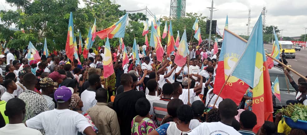 AvcRdc's tweet photo. Alerte ! Alerte ! Alerte
Kinshasa en ébullition
Opération tous (AVC) pour un (Fatshi)
Tout AVC mobilisé pour accueillir le président de la république Félix Tshisekedi de retour au pays ce jeudi 04 novembre 2021 à 9h après un grand succès diplomatique en Israël, Italie, en Ecosse https://t.co/pVwn5J2wPj