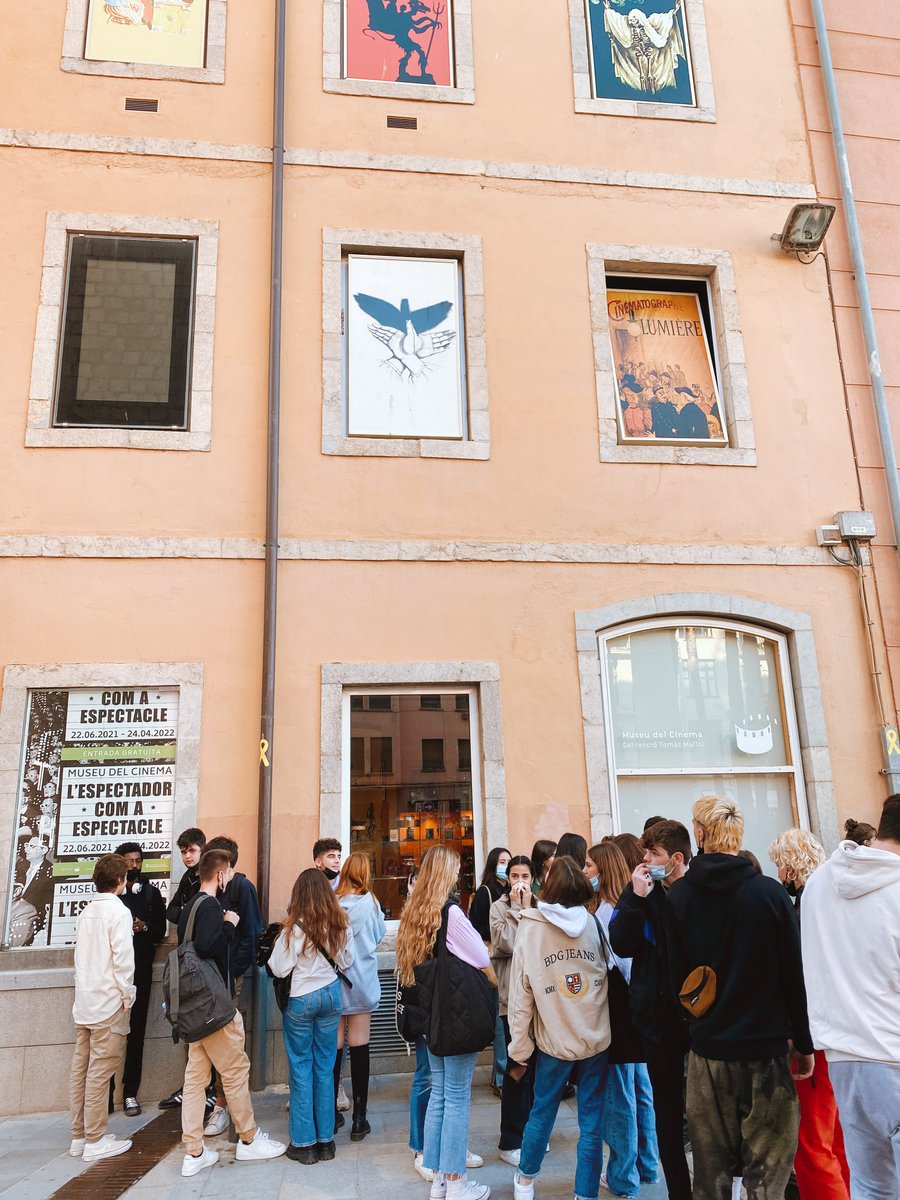 Els alumnes de #batxillerat ha tingut l’oportunitat de poder veure de prop la col·lecció de cinema de Tomàs Mallol al <a href="/museucinema/">Museu del Cinema</a> 

Ha estat una visita molt profitosa, gràcies a tots els alumnes i totes les alumnes per estar tant motivats i mostrar tantes ganes!👏🏼🤩