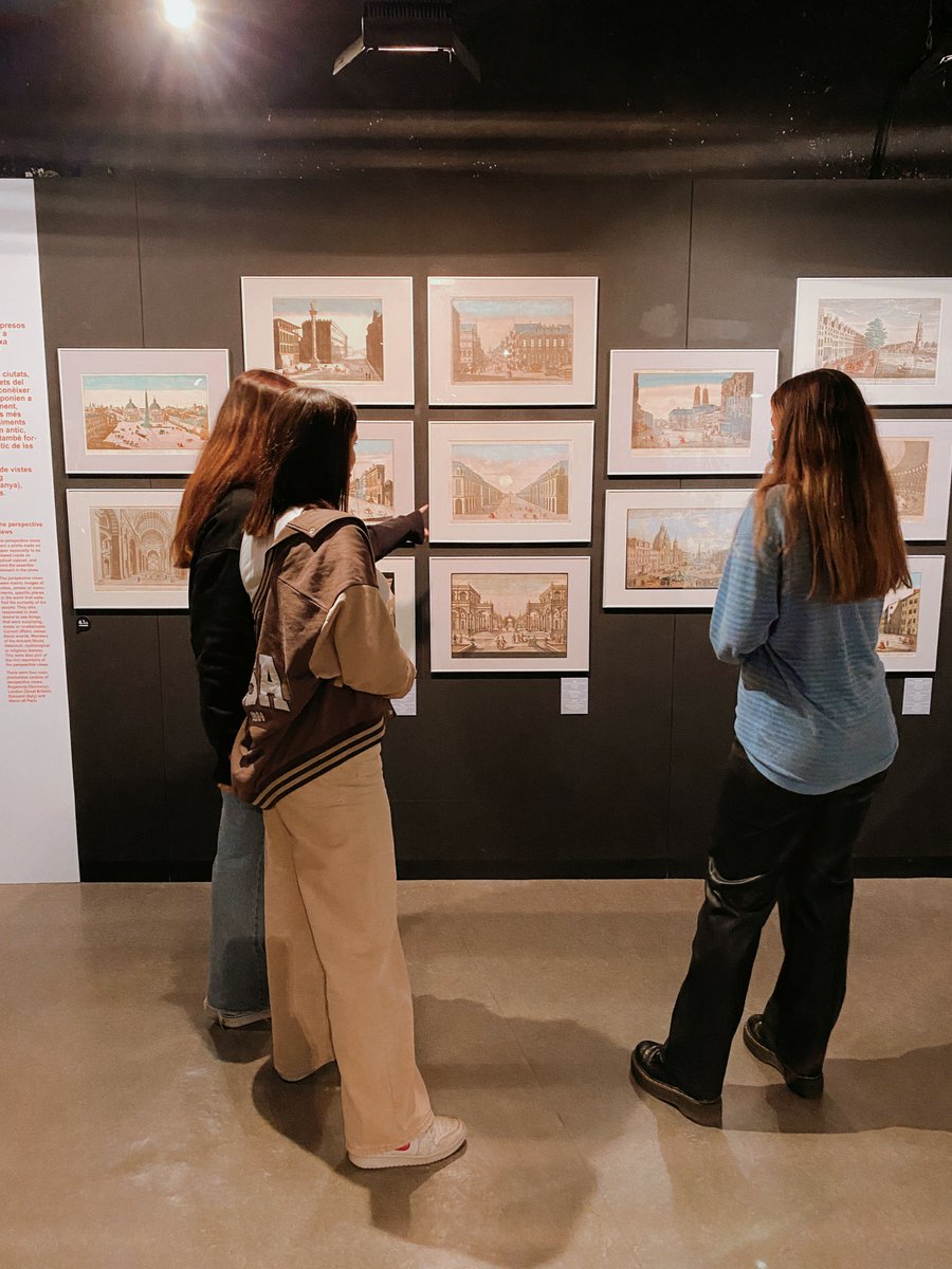 esartbtx's tweet photo. Els alumnes de #batxillerat ha tingut l’oportunitat de poder veure de prop la col·lecció de cinema de Tomàs Mallol al @museucinema 

Ha estat una visita molt profitosa, gràcies a tots els alumnes i totes les alumnes per estar tant motivats i mostrar tantes ganes!👏🏼🤩 https://t.co/BttqEYuydT