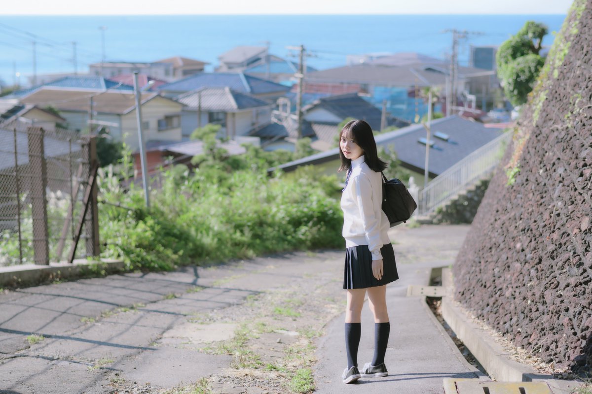 Ryo36H's tweet image. model： あかりさん
 海の見える坂
#portraits  #photography