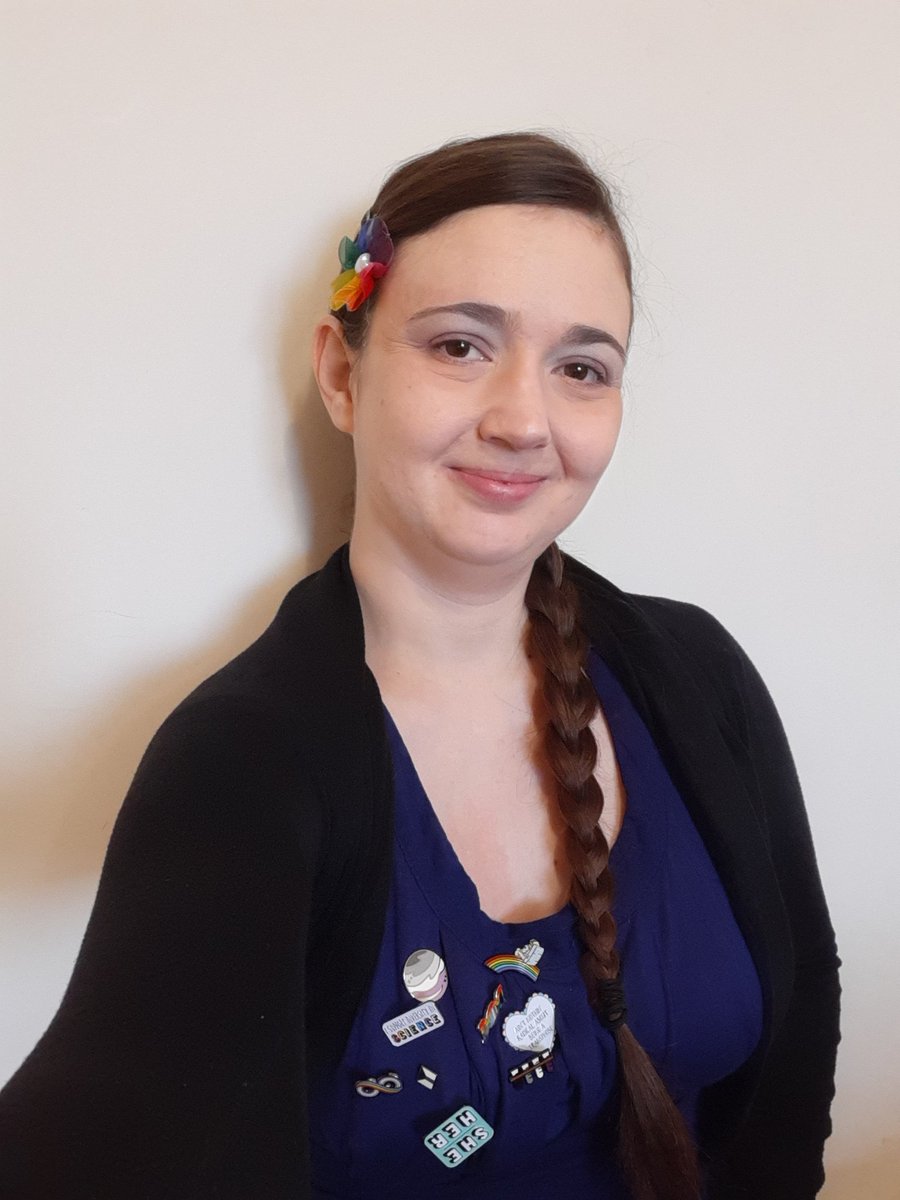 CA_AstroComm's tweet photo. Hi! I'm Claudia, an asexual physicist and science communicator. Every day I work to inspire kids in believing they can be everything they want to be thanks to science. And I will keep being queer and fabulous while I do so. #IAmNotASafefuardingConcern #QueerInSTEM #AcesInSTEM https://t.co/1GbyiXU2OL