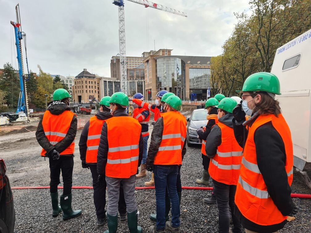departement59's tweet photo. La semaine #RéussirSansAttendre se prépare ! 

7 allocataires du RSA accompagnés par le Département ont visité le chantier du Forum à Lille. À la clé, 4 postes de coffreur-bancheur et des formations. 👷‍♂️

À l'issue de la semaine, chacun repartira avec une solution personnalisée. https://t.co/j7XoV5dYGf