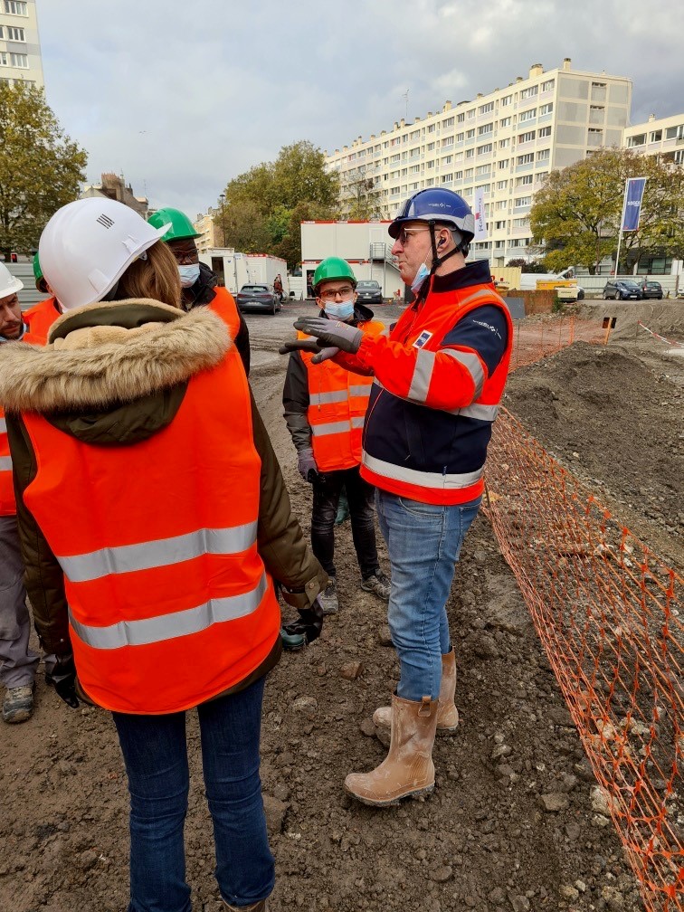 departement59's tweet photo. La semaine #RéussirSansAttendre se prépare ! 

7 allocataires du RSA accompagnés par le Département ont visité le chantier du Forum à Lille. À la clé, 4 postes de coffreur-bancheur et des formations. 👷‍♂️

À l'issue de la semaine, chacun repartira avec une solution personnalisée. https://t.co/j7XoV5dYGf
