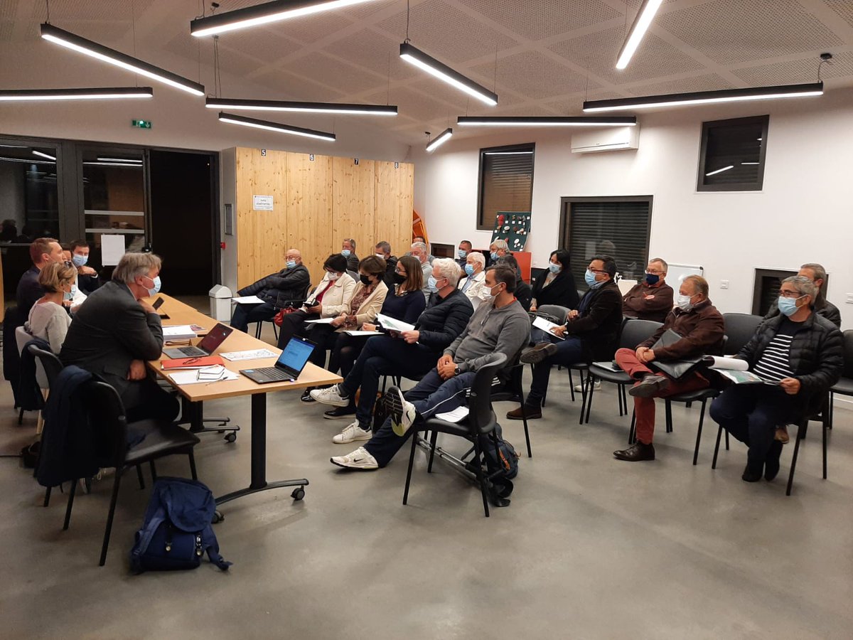hgnumerique's tweet photo. Les rencontres intercommunales 2021 se poursuivent.
@vdenouvion a réuni les maires de l'agglo #LeMuretain pour faire un point déploiement de la #FibreOptique fortement engagé sur ce territoire. Déjà plus de 19 000 abonnés ! @AndreMandement @annie_vieu @jeanmarc_bergia https://t.co/Jvungtb8Jt