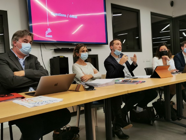hgnumerique's tweet photo. Les rencontres intercommunales 2021 se poursuivent.
@vdenouvion a réuni les maires de l'agglo #LeMuretain pour faire un point déploiement de la #FibreOptique fortement engagé sur ce territoire. Déjà plus de 19 000 abonnés ! @AndreMandement @annie_vieu @jeanmarc_bergia https://t.co/Jvungtb8Jt