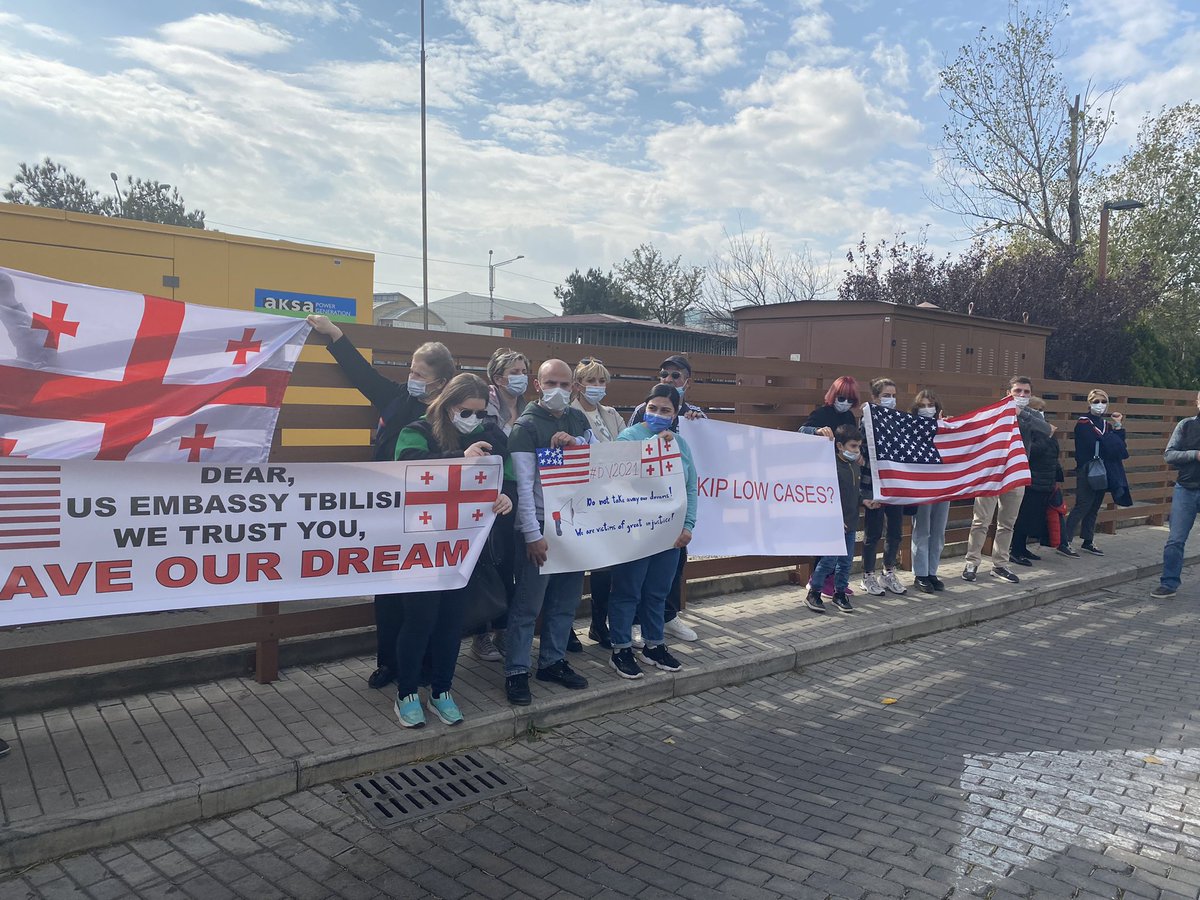 Lika12188475's tweet photo. #saveDV2021
#speakerPelosi
#KamalaHarris 
#JoeBiden 
#pressSec
#TravelGov https://t.co/HFLu6FAbb6