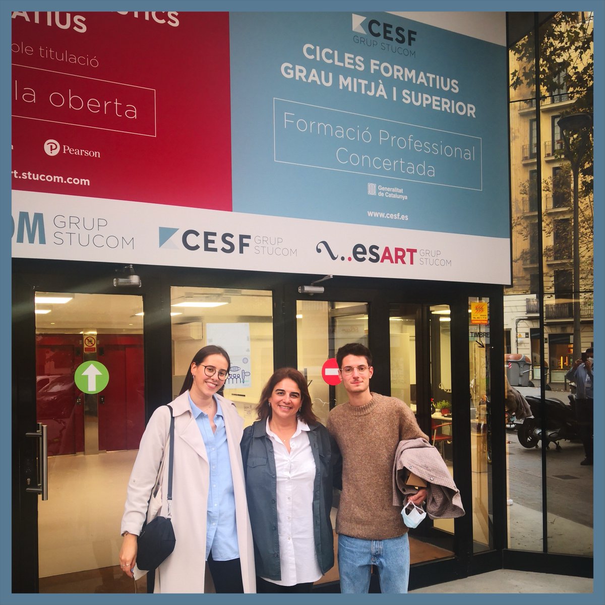 BarcelonaCESF's tweet photo. La Marta Solís i l'Albert Arcediano, exalumnes de CESF de Màrqueting i Publicitat ens han visitat per poder donar consells i ser font d'inspiració dels alumnes que acaben el cicle superior aquest curs acadèmic.

Gràcies per venir!🙌🏼🤩

https://t.co/HODY2MzAUZ https://t.co/1SNf9V5nDr