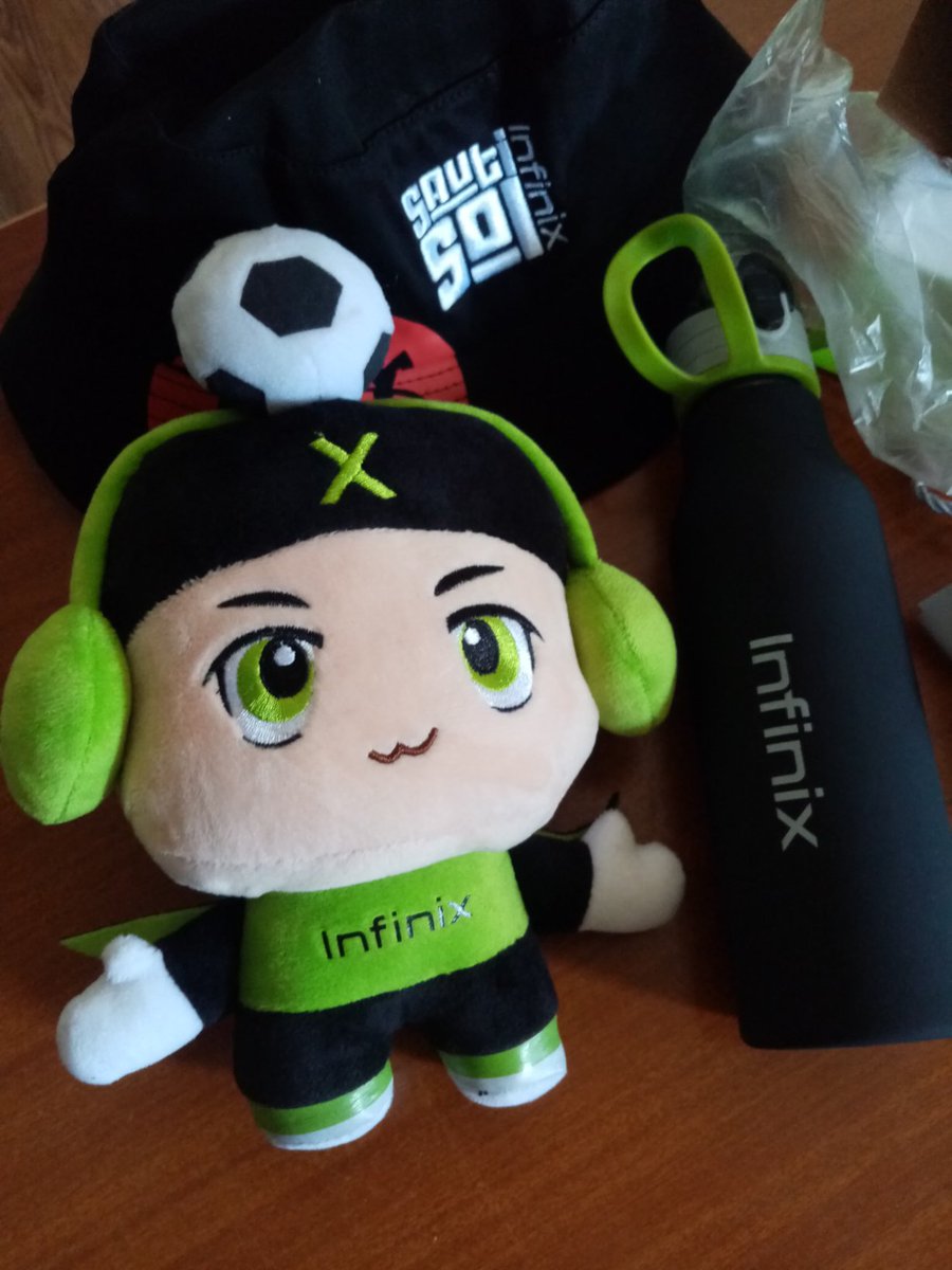 CaptainKipkorir's tweet photo. Thank you @InfinixKenya for the gift hamper and shaping me to lower my expectations.

Next time consider gifting what translates to the efforts made.Someone travels from far to find what's not worth it. 
#gameofnotes 

Lilian Ng Fred Matiang Juliani Eric Omondi kangata Kinuthia. https://t.co/fr8ORpNWwl