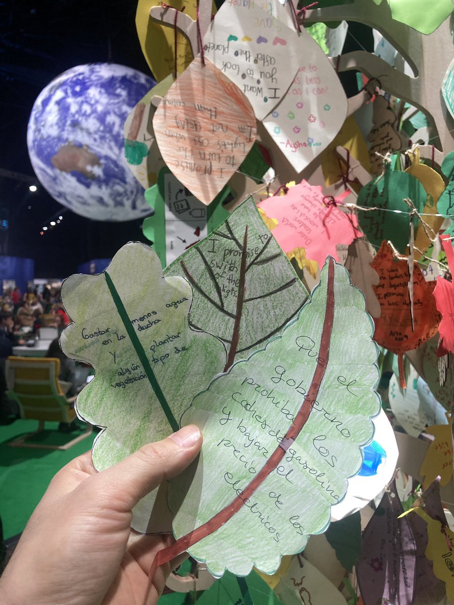 MattLarsenDaw's tweet photo. It was great to receive leaves from @Globeducate schools across the world for our #TreeOfPromises @COP26
These ones going up today were from AgoraLledรณ International School in Spain.
Their vision prioritises sustainable skills: https://t.co/WFTY6vquWX
#ForestOfPromises #COP26 https://t.co/uIWA4RiTAc