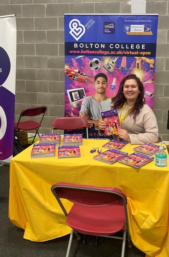 BoltonCollege's tweet photo. Today we're at @edenboysbolton taking part in their 𝐂𝐚𝐫𝐞𝐞𝐫𝐬 𝐅𝐚𝐢𝐫. 
Fran, pictured, and Schools Liaison Officer Andrea are ready to answer any questions about Bolton College's programmes for young people, each leading to a bright future. 
#CareersFair https://t.co/VwrUQXDbD0