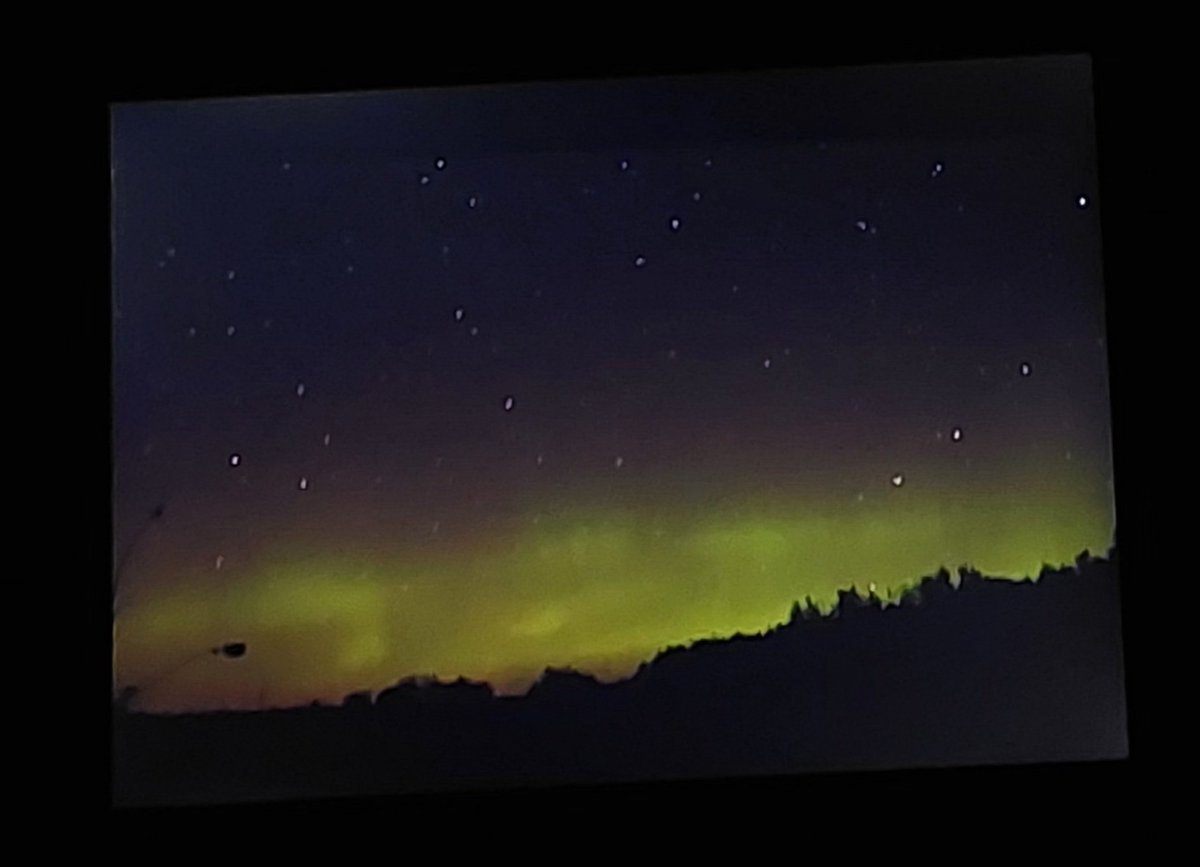 MsJenFlor's tweet photo. My eyes say that it *might* be lighter to the North, but my camera says yes for sure! #Aurora #NorthernLights https://t.co/qwhnIQZDl4