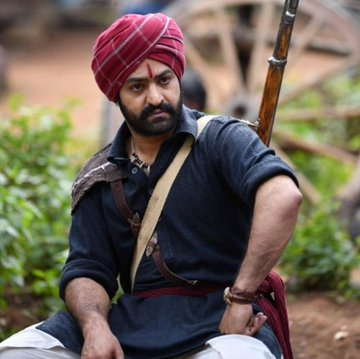 arjunva10403094's tweet photo. Who is Best in this look ?? 
#JrNTR ❤️❤️❤️         #RamCharan 🔃🔃🔃🔃 https://t.co/ZGeVIU5X58
