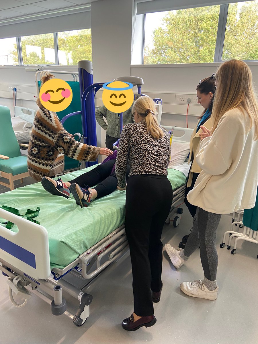 sadiestudys's tweet image. #manualhandling #preparationforpractice @NurseStudentAKB loving being the patient #chinursing21 #nursingstudent #practiceskills #NurseTwitter #WeStNs #mandatory