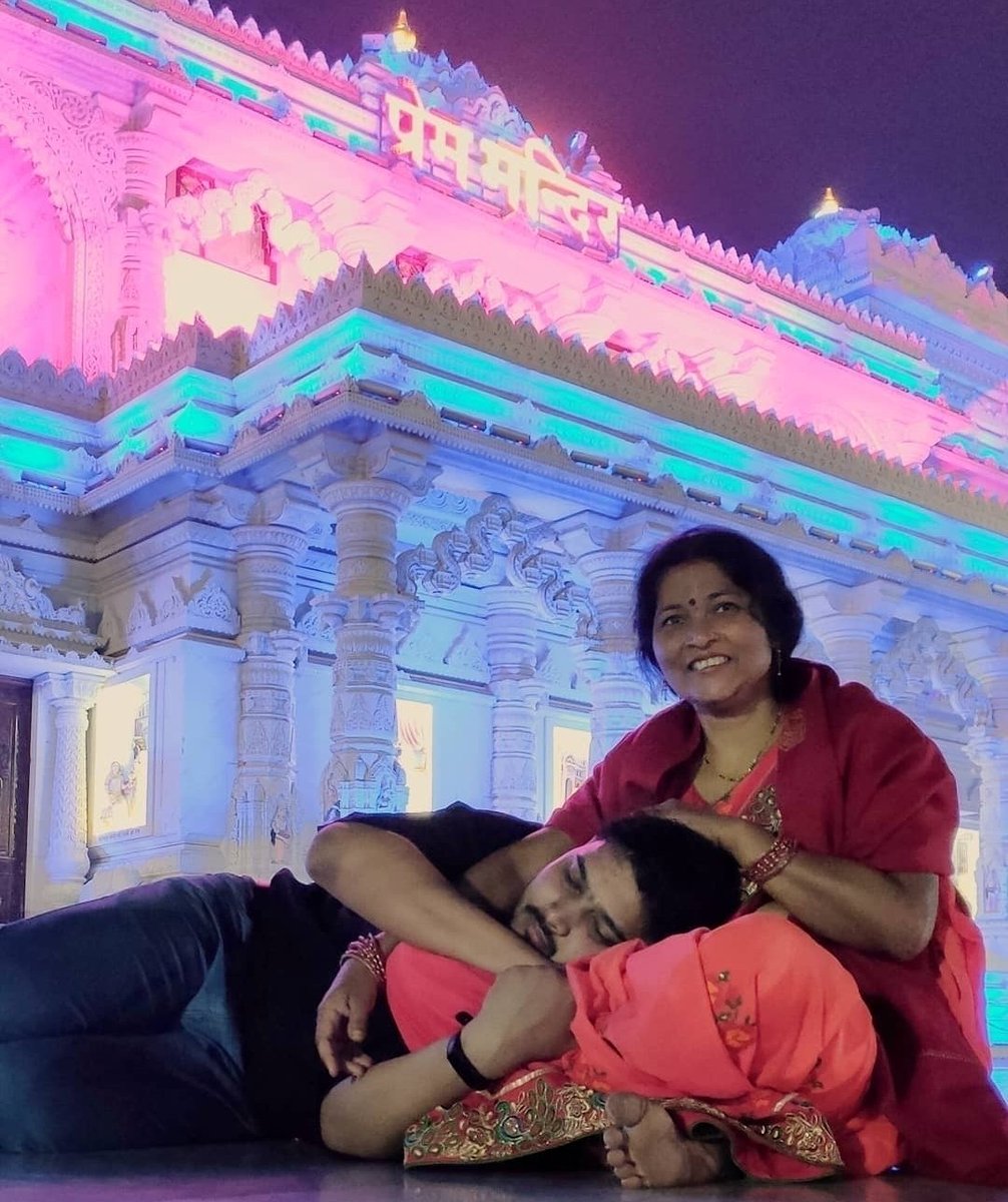 DrSubham10's tweet photo. Me and my celebrating Diwali ❣️
My mom is everything for me,At the age 5 I lost my father after that my mother is the only person who single Handley handed everything. Be it MBBS Tuition fees . She sacrifices her every little wishes. 
@SoundcoreIndia
#LifeNoteE
#SpecialEdition https://t.co/K7naOnUjBy