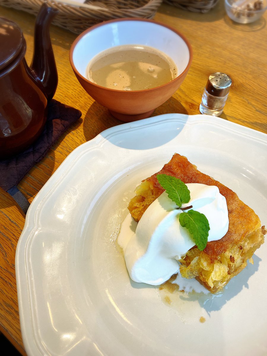 myK15st's tweet photo. #アフタヌーンティーティールーム #Teafes アップルパイとチャイ🥰🥰 https://t.co/gXBFhaV1m9
